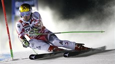 Marcel Hirscher svi�tí v 1. kole ob�ího slalomu Sv�tového poháru v Aare.