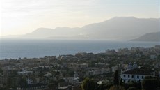 Panoramatický pohled na italské turistické letovisko Bordighera.