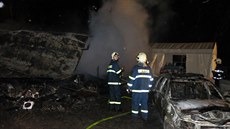 Z chaty a auta toho po po�áru mnoho nez�stalo, navíc uvnit� spáleni�t� le�elo...