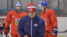 Trenér Vladimír Růžička na tréninku české hokejové reprezentace před turnajem...