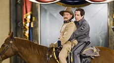 Robin Williams s Benem Stillerem ve filmu Noc v muzeu: Tajemství hrobky (2014)