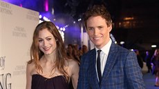 Hannah Bagshawe a Eddie Redmayne na premiée filmu Teorie veho (Londýn, 9....