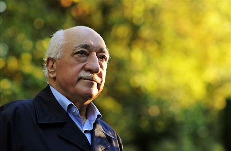 Fethullah Gülen ije ve Spojených státech. Jeho rodné Turecko na nj vydalo...