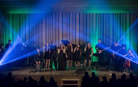 Festival zamíil také do prostedí Zámecké jízdárny v Litomyli, kam pilákal...