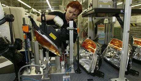 Fabrika Hella vyrábí v Mohelnici autosvtla a dalí komponenty. Do konce letoka chtjí nabrat více ne 200 lidí. 