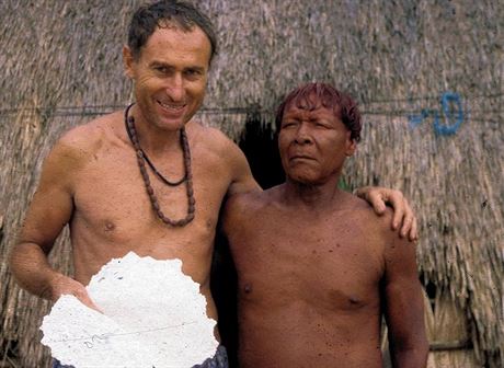 Autor lánku, etnograf Mnislav Zelený - Atapana, u indián v Amazonii.