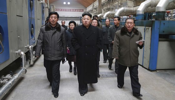 Severokorejský vdce Kim ong-un na inspekci textilky v Pchjongjangu (20....