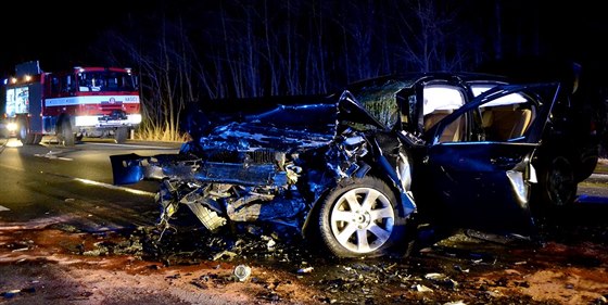 U Bochova na Karlovarsku se v noci na tdrý den srazilo auto s cyklistou....