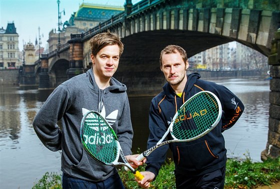 PARÁCI. ech Jan Koukal (vlevo) a jeho vagr, druhý hrá squashového ebíku,...