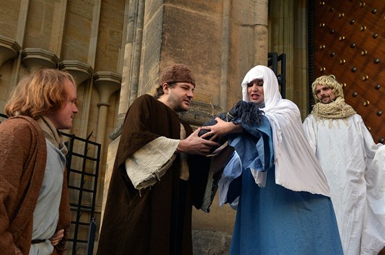 Na Praském hrad odehrálo Divadlo Apropo pedstavení o narození Jeíe Krista.