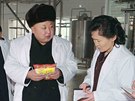 Severokorejský vdce Kim ong-un na inspekci továrny na jídlo pro dti (16....