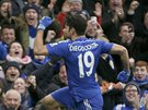 Diego Costa se raduje, fanouci l. Po krsnm slu pidal druh gl Chelsea...