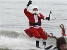 Ve Spojených státech se Santa Claus nebojí ani adrenalinových sport.