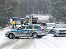 Pi dopravn nehod u Doks zahynuli dva policist.