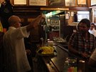 Slavný bar v Havan Bodeguita del Medio, kam chodil Hemingway na mojito, je na...