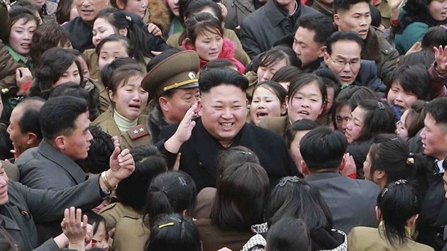 Severokorejsk vdce Kim ong-un na nvtv textilky v Pchjongjangu (20. prosince 2014)