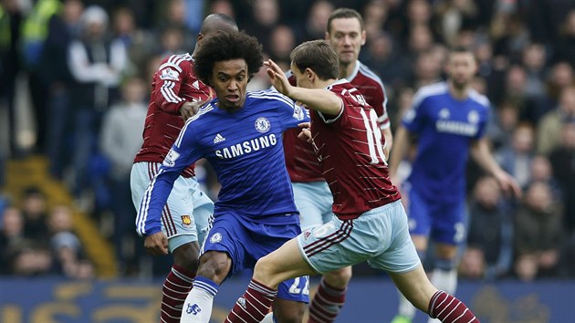 Zlonk Willian z Chelsea rozdval elegantn pihrvky i v duelu s West Hamem. Startuje na nj Mark Noble.