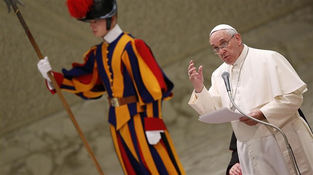 Pape Frantiek v pondl vedl tradin pedvnon projev k pedstavitelm msk kurie a dalm vatiknskm zamstnancm (22. prosince)