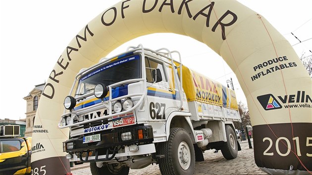 Liaz se startovním číslem 627 po třiceti letech opět míří z Paříže do Dakaru