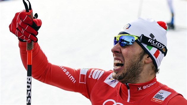 Italsk zvodnk Federico Pellegrino se raduje v cli sprintu Svtovho pohru v Davosu.