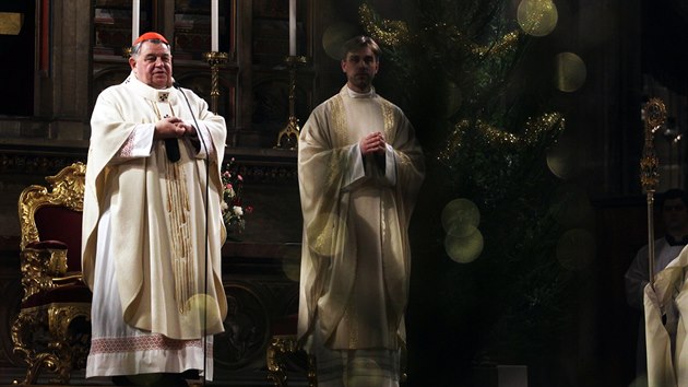 Kardinál Dominik Duka odsloužil Půlnoční mši svatou v pražské katedrále sv. Víta (25. prosince 2014).