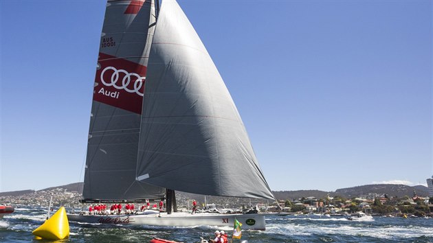 Jachta Wild Oats XI pi zvod Sydney - Hobart.
