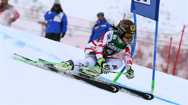 Anna Fenningerov v obm slalomu v Khtai.