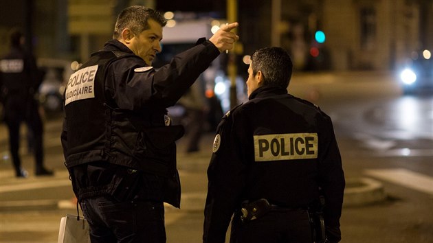 Policie idie, kter v Dijonu srel chodce za provolvn Allhu akbar, zadrela. Podle n nejde o teroristu.