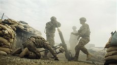 Dlostelecké cviení na americké základn Gamberi v afghánské provincii...