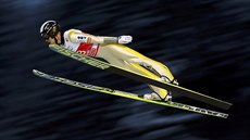 JEDINÝ �ECH. Roman Koudelka na m�stku v Oberstdorfu.