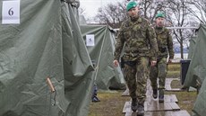 Provizorní tábor pro vojáky, kteří hlídají muniční sklady ve Vrběticích.
