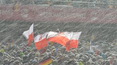 Diváci ekají na start závodu Turné ty mstku v Oberstdorfu, který byl kvli...