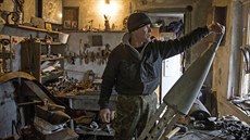 Co se ov�em zm�nilo, je materiál, s ním� pracuje. Boje, které zachvátily Don�ck...