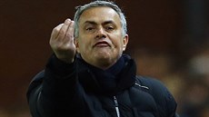 José Mourinho, trenér Chelsea, b�hem zápasu na h�i�ti Stoke.