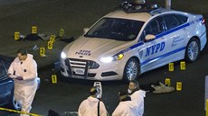 Newyortí policisté Rafael Ramos a Wenjian Liu zemeli ve sluebním aut. Mu,...