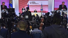 Ukrajinský prezident Petro Poroenko uspoádal tiskovou konferenci ke konci...