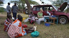 Improvizovaná ordinace eských dobrovolných léka v Africe.