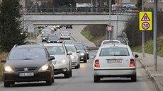 Otev�ený podjezd �elezni�ní trati v ulici U Velkého rybníka v Plzni.