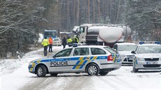 Pi dopravní nehod u Doks zahynuli dva policisté.