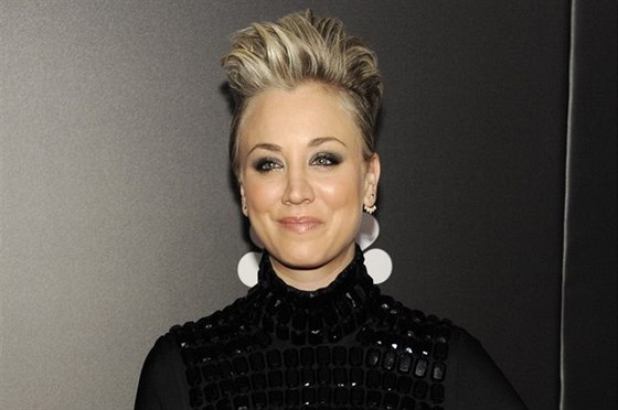 Kaley Cuoco Sweetingová na The People Magazine Awards (Beverly Hills, 18....