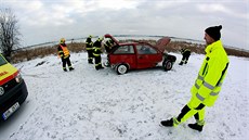 Nabourané auto nemlo platnou technickou kontrolu ani registraní znaky.