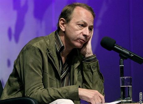 Michel Houellebecq na praském Mezinárodním festivalu spisovatel v roce 2007