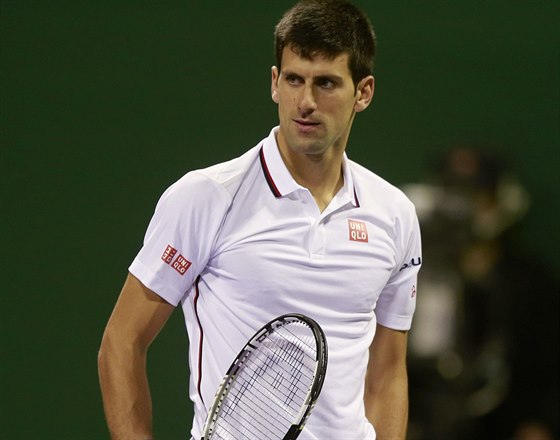 NEVYLO TO. Novak Djokovi prohrál na turnaji v Dauhá ve tvrtfinále s Ivo Karloviem.