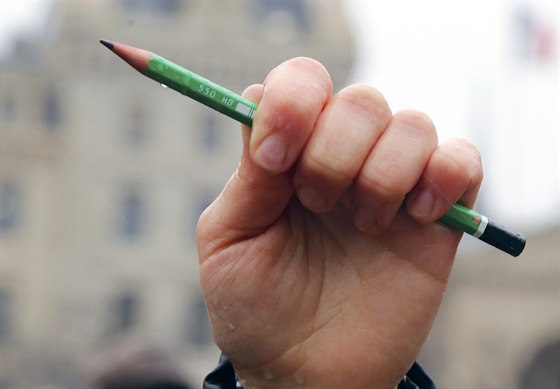 Hloupost nesmí zvítzit! Redakce Charlie Hebdo chystá nové íslo.