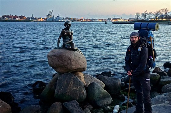 Petr Hirsch došel až k soše Malé mořské víly hned vedle kodaňského přístavu,...