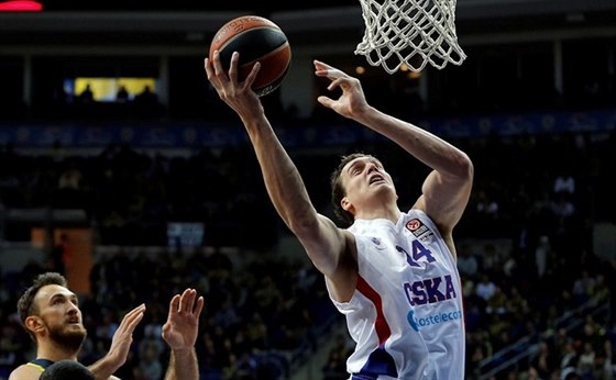 Saa Kaun z CSKA Moskva v utkání proti Fenerbahce Istanbul.