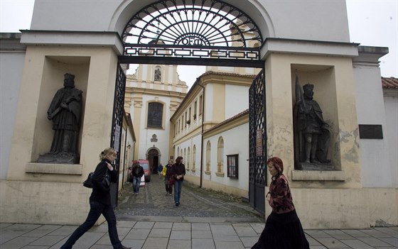 Mezi zmapovanými památkami jsou například i sochy u františkánského kláštera v Plzni.