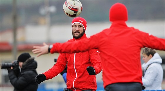 Plzeský fotbalista Roman Hubník na prvním tréninku bhem zimní pestávky.