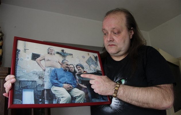Pavel Herot s fotografií z jedné z návtv u Martina Jirouse ve Vydí, kde se...