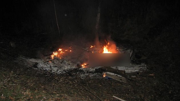 P�i po�áru p�íst�e�ku v Severní ulici v Hradci Králové uho�el mu� bez domova....